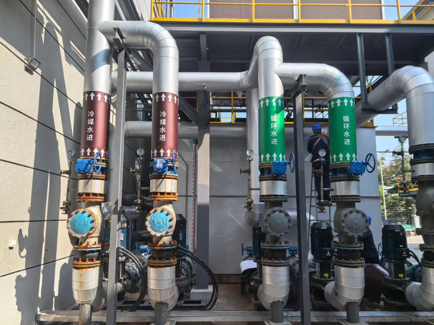 管道標(biāo)識貼紙反光膜與各類標(biāo)識牌